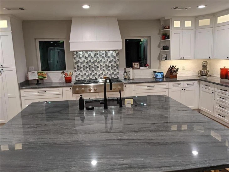 Platino Dark Quartzite